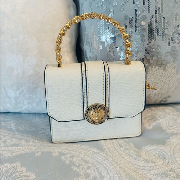 Elegant White Handbag with Gold Chain Handle - Picture 2 of 10